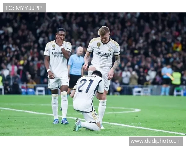 皇马主场大胜格拉纳达，继续领跑西甲积分榜